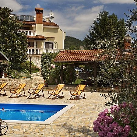 Apartments Petricic With Swimming Pool Ičići Eksteriør billede