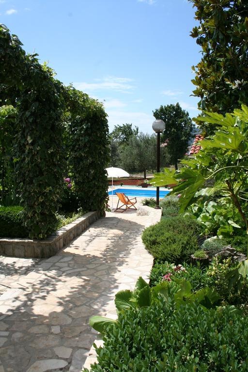Apartments Petricic With Swimming Pool Ičići Eksteriør billede
