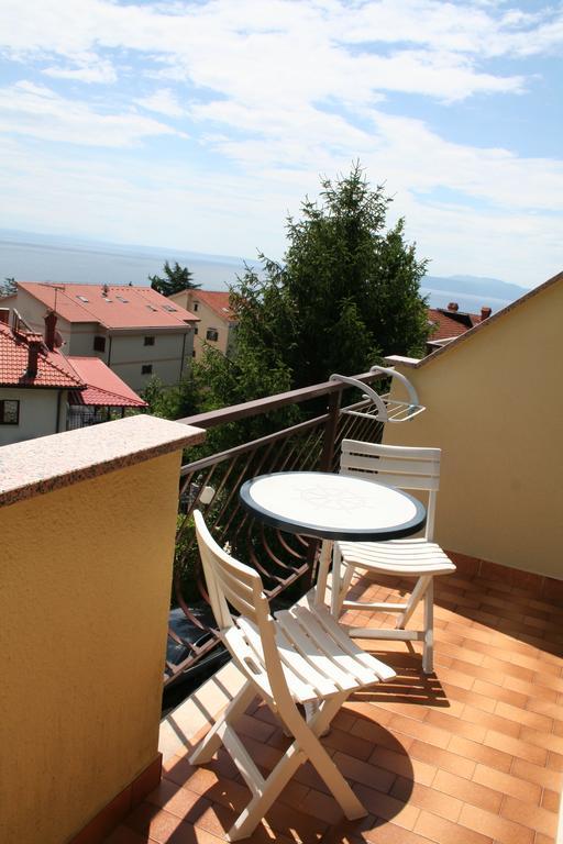 Apartments Petricic With Swimming Pool Ičići Eksteriør billede